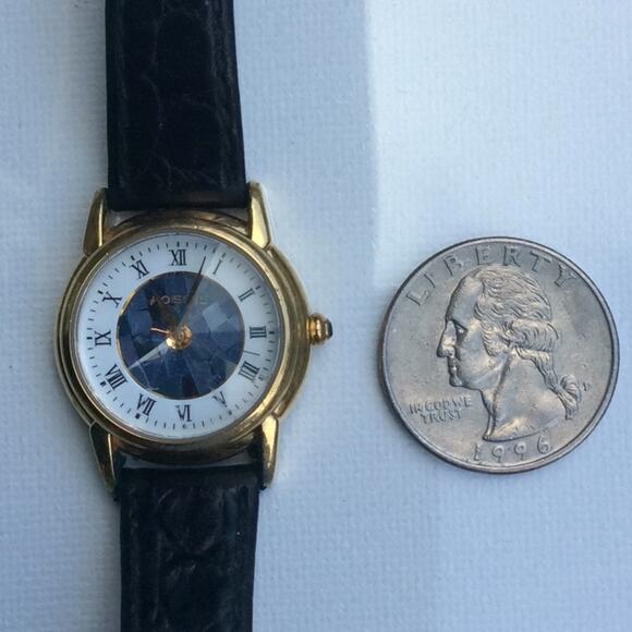FOSSIL LADIES WATCH - Picture 1 of 5